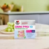 Doppelherz system Omni Pro 10 auf Küchentheke mit Weintrauben im Hintergrund